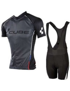 Conjunto corto de ciclismo Cube: comodidad y frescura para tus paseos