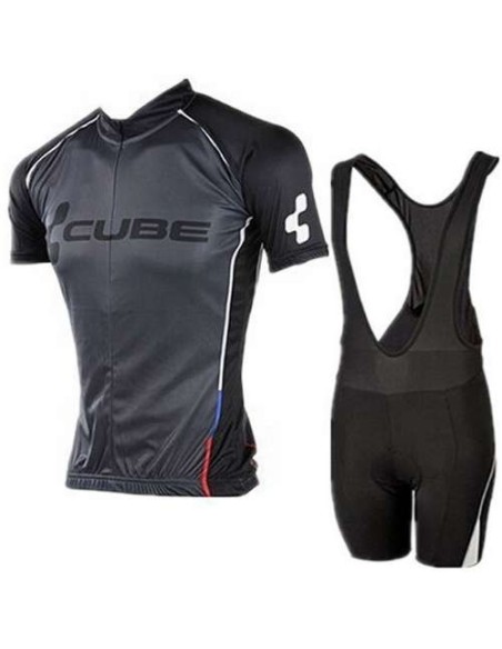 Conjunto corto de ciclismo Cube: comodidad y frescura para tus paseos