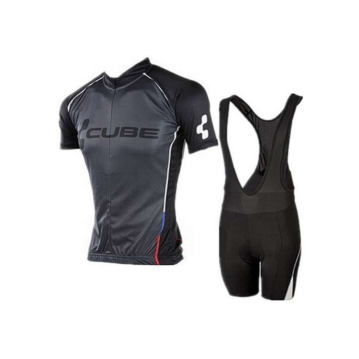Conjunto corto de ciclismo Cube: comodidad y frescura para tus paseos