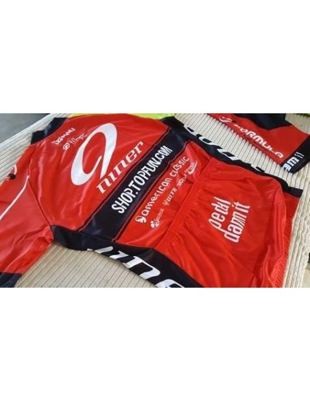 Conjunto corto de ciclismo Niner: comodidad y frescura para tus paseos