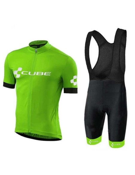 Conjunto de ciclismo Cube: comodidad y estilo para tus paseos de verano