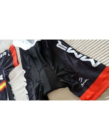 Equipación de ciclismo MMR: comodidad y estilo para tus paseos este verano