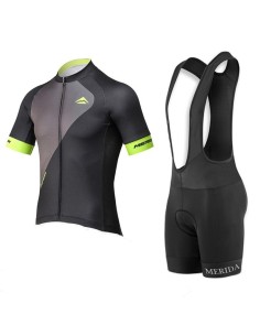 Conjunto de ciclismo Merida: comodidad y frescura para tus paseos