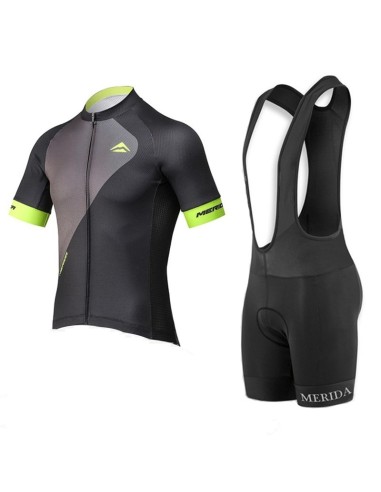 Conjunto de ciclismo Merida: comodidad y frescura para tus paseos