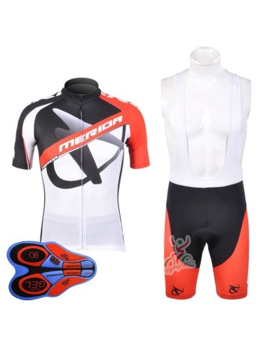 Equipación de ciclismo Merida: comodidad y frescura para tus paseos