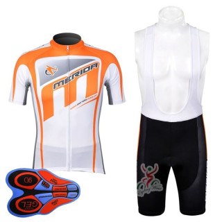 Conjunto corto de ciclismo Merida: comodidad y frescura para tus rutas