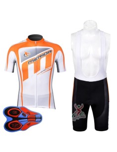 Conjunto corto de ciclismo Merida: comodidad y frescura para tus rutas