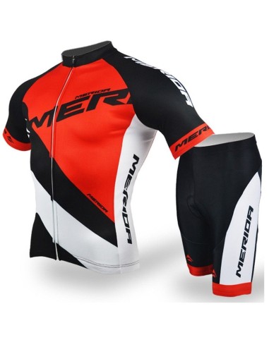 Conjunto corto de ciclismo Merida: comodidad y frescura para tus rutas