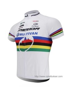 Equipación de ciclismo Merida: comodidad y estilo para tus paseos 2