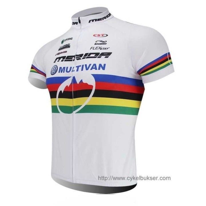 Equipación de ciclismo Merida: comodidad y estilo para tus paseos