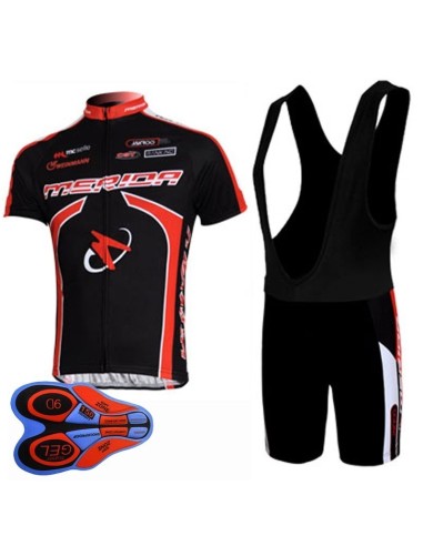 Equipación de ciclismo Merida: comodidad y frescura para tus paseos