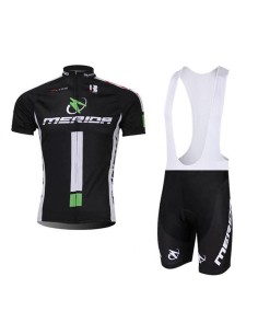 Equipación de ciclismo Merida: Confort y estilo para tus rutas veraniegas