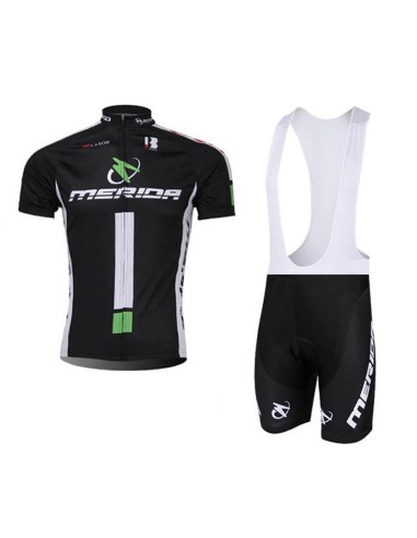 Equipación de ciclismo Merida: Confort y estilo para tus rutas veraniegas