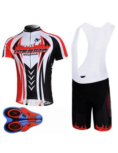 Conjunto de ciclismo Merida: comodidad y estilo para tus rutas en verano