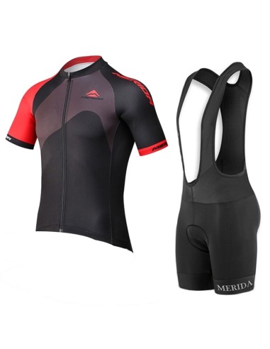 Equipación de ciclismo Merida: comodidad y frescura para tus rutas de verano