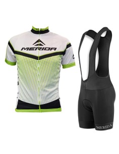 Conjunto corto de ciclismo Merida: comodidad y frescura para tus rutas