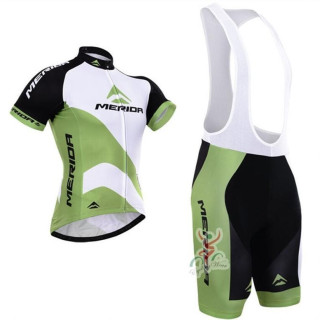 Conjunto corto de ciclismo Merida: comodidad y calidad para tus paseos