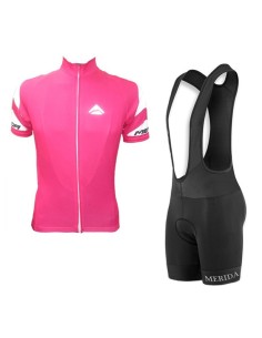 Conjunto de ciclismo Merida: comodidad y estilo para tus paseos de verano