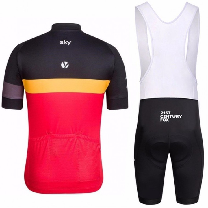 Conjunto corto de ciclismo SKY: comodidad y frescura para tus rutas
