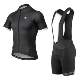 Conjunto de ciclismo Merida: comodidad y frescura para tus rutas