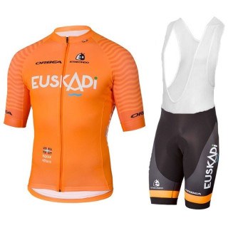 Conjunto de ciclismo Euskadi: comodidad y estilo para tus rutas este verano