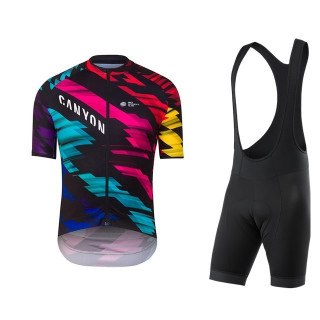 Equipación de ciclismo Canyon: comodidad y calidad para tus rutas