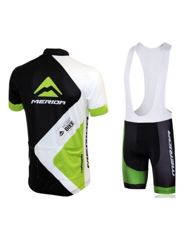 Conjunto corto de ciclismo Merida: comodidad y calidad para tus paseos de verano