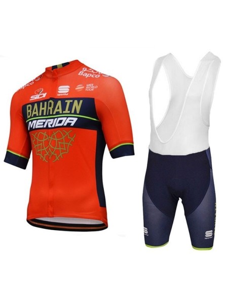 Equipación de ciclismo Merida: comodidad y estilo para tus rutas este verano