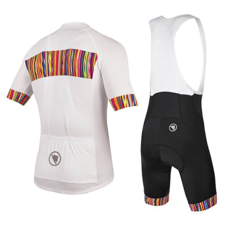 Conjunto de ciclismo corto Endura: comodidad y estilo para tus paseos