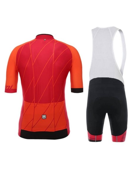 Conjunto corto de ciclismo Santini: comodidad y frescura para tus rutas