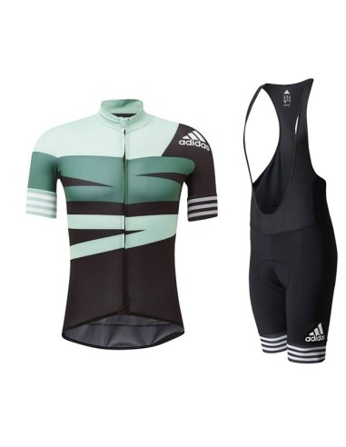 Conjunto corto de ciclismo Adidas para disfrutar del verano en dos ruedas