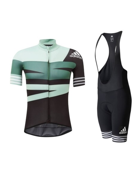 Conjunto corto de ciclismo Adidas para disfrutar del verano en dos ruedas