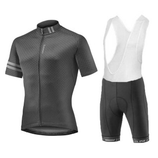 Conjunto de ciclismo Giant: comodidad y estilo para tus paseos de verano