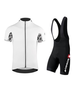 Equipación de ciclismo Assos: comodidad y frescura para tus rutas