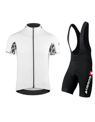 Equipación de ciclismo Assos: comodidad y frescura para tus rutas