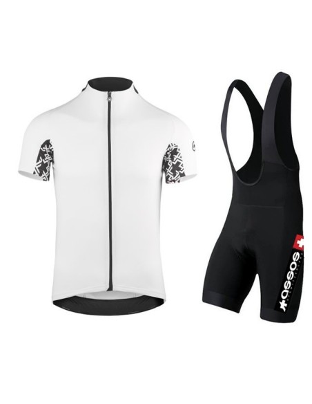 Equipación de ciclismo Assos: comodidad y frescura para tus rutas