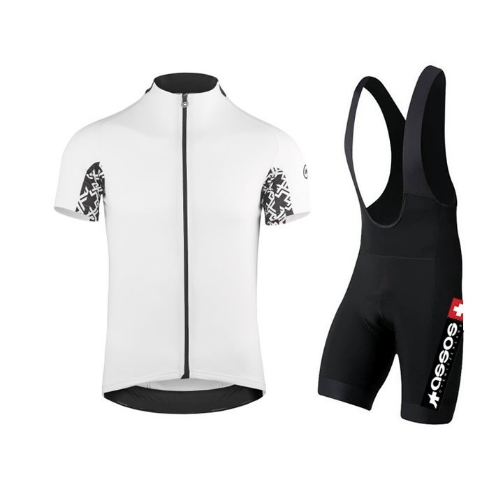 Equipación de ciclismo Assos: comodidad y frescura para tus rutas