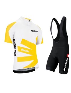 Equipación de ciclismo Assos: comodidad y estilo para tus paseos de verano