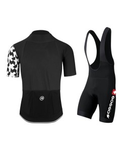 Equipación de ciclismo Assos: comodidad y frescura para tus rutas 2