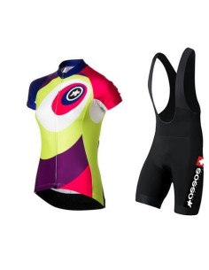 Conjunto de ciclismo Assos: comodidad y frescura para tus rutas