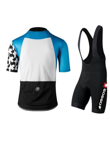 Conjunto de ciclismo Assos: comodidad y frescura para tus paseos