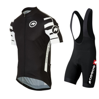 Equipación de ciclismo Assos: comodidad y frescura para tus paseos de verano