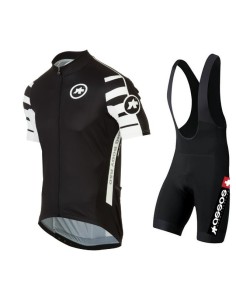 Equipación de ciclismo Assos: comodidad y frescura para tus paseos de verano