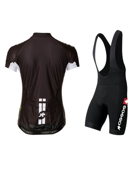 Conjunto de ciclismo Assos: comodidad y frescura para tus paseos