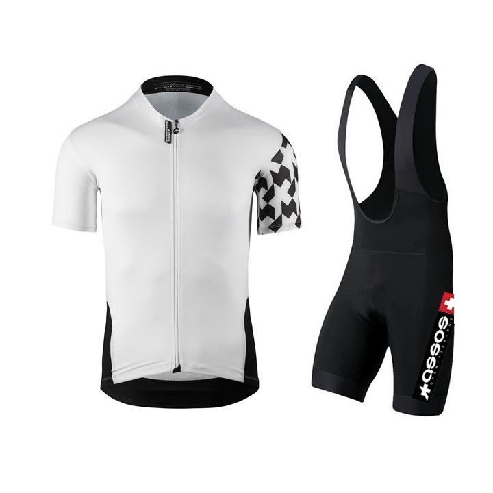 Conjunto de ciclismo Assos: calidad y comodidad para tus rutas veraniegas