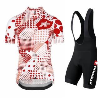 Equipación de ciclismo Assos: comodidad y estilo para tus rutas de verano