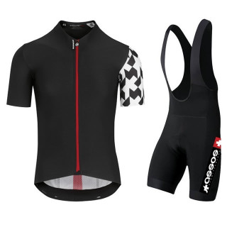 Conjunto de ciclismo Assos: comodidad y estilo para tus rutas