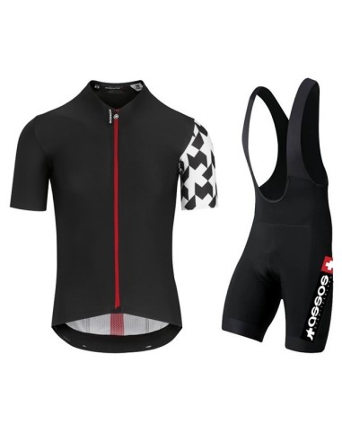 Conjunto de ciclismo Assos: comodidad y estilo para tus rutas