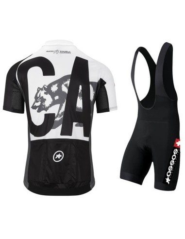 Conjunto de ciclismo Assos: comodidad y frescura para tus rutas