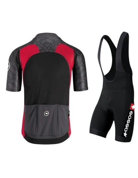 Conjunto corto de ciclismo Assos: comodidad y frescura para tus rutas